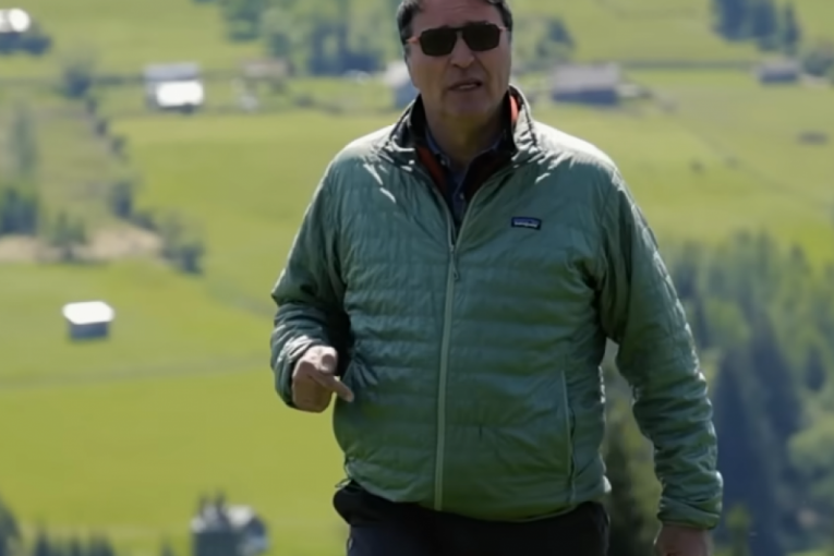 Jovan Memedović Sasvim prirodno