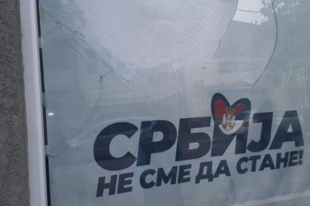 NAPADNUTE PROSTORIJE SNS U KRAGUJEVCU! (FOTO)