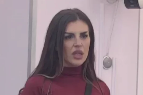 OVAJ ČLAN PRODUKCIJE JE UBACIO ENU ČOLIĆ U "ELITU 8": Razvezao jezik, pa priznao ISTINU o kontroverznoj starleti! (VIDEO)