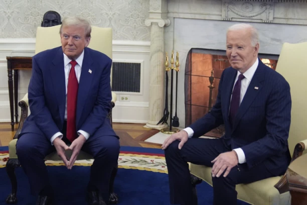 SKANDAL NA OTVARANJU PREDSEDNIČKE STAZE SLAVNIH: Tramp skinuo Bajdenovu sliku i evo ŠTA je umesto nje!