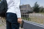 DEČAK ŠETAO SA PIŠTOLJEM PO ŠKOLI! Horor u Drugoj ekonomskoj u Beogradu!