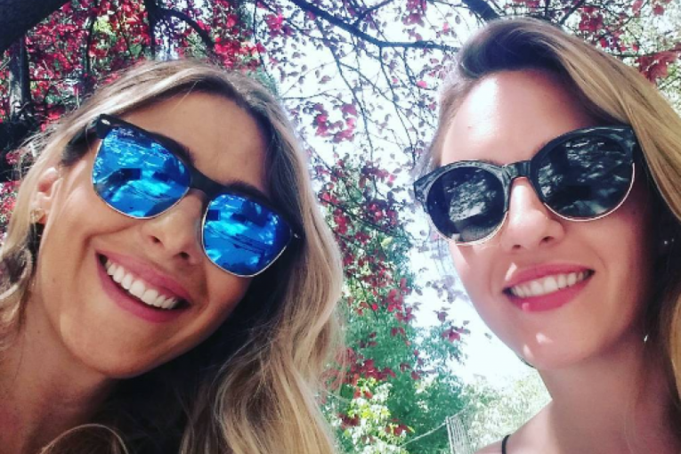 Kristina Radenkvoić sa sestrom 