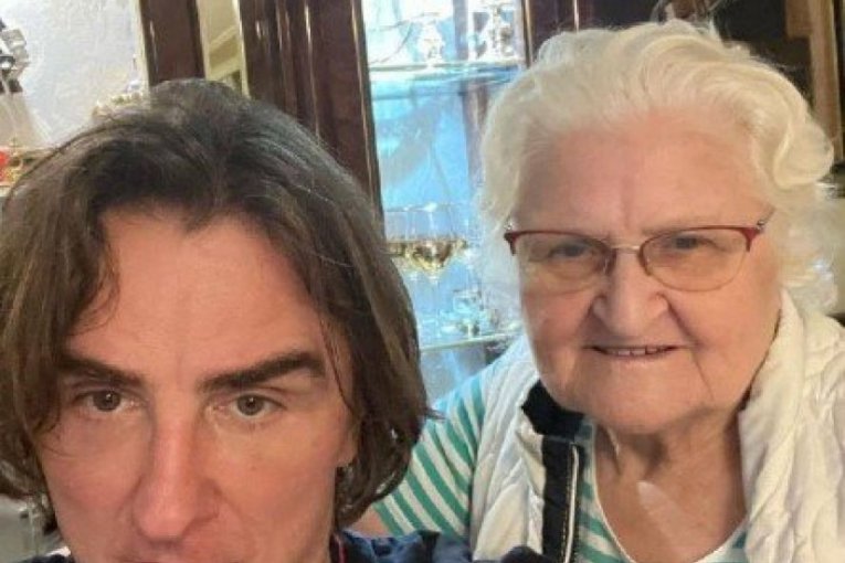 Željko Mitrović sa majkom