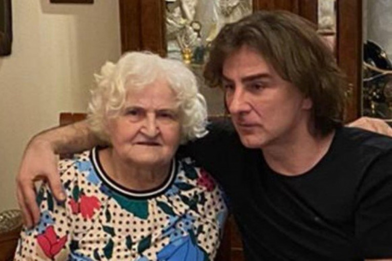 Željko Mitrović sa majkom
