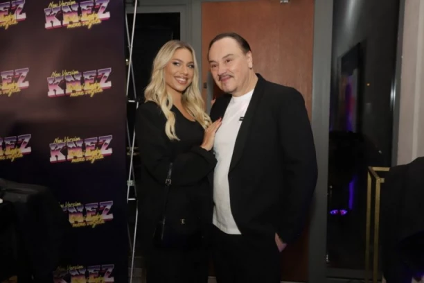 VERILA SE NAŠA PEVAČICA! Zasijao prsten na ruci Ksenije Knežević! (FOTO)