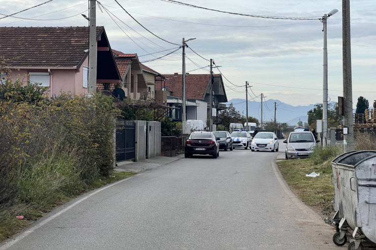 Sve vrvi od policije