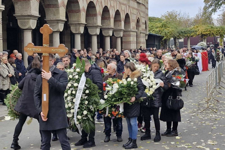 Tužna povorka na sahrani Milenije Mitrović