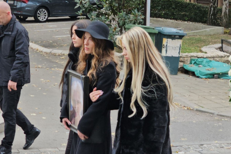 Tužna povorka na sahrani Milenije Mitrović