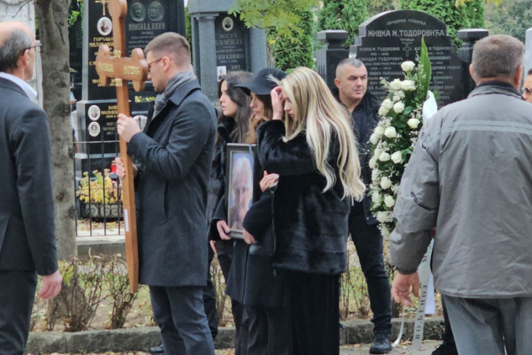 Tužna povorka na sahrani Milenije Mitrović
