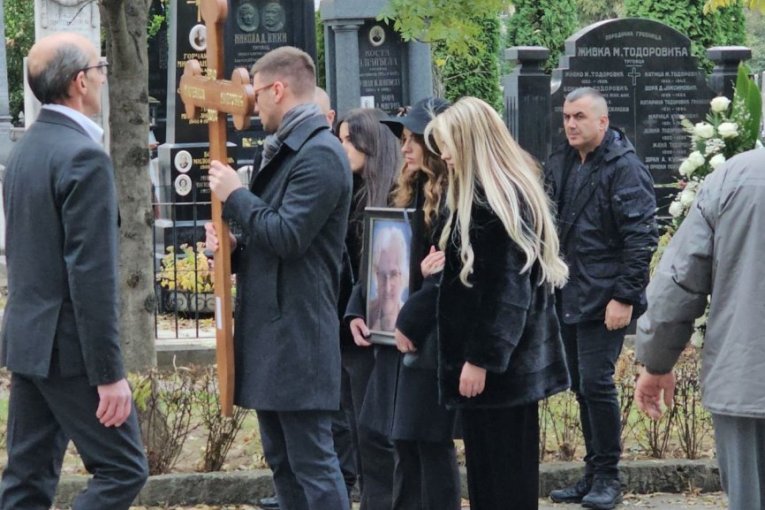 Tužna povorka na sahrani Milenije Mitrović