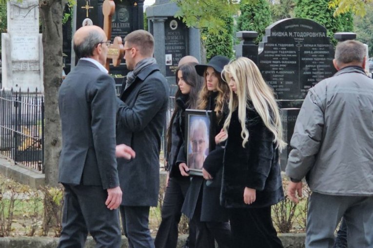 Tužna povorka na sahrani Milenije Mitrović