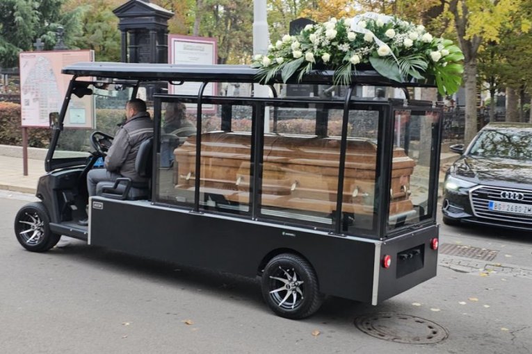 Tužna povorka na sahrani Milenije Mitrović