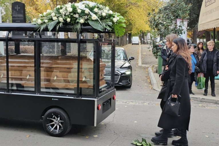 Tužna povorka na sahrani Milenije Mitrović