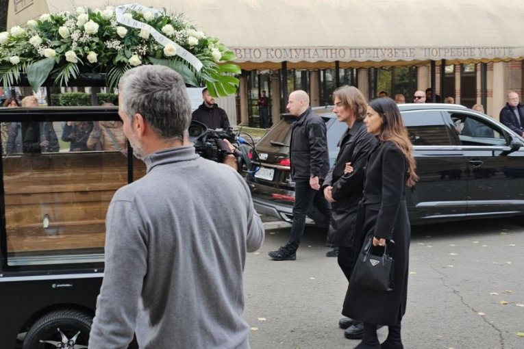 Tužna povorka na sahrani Milenije Mitrović