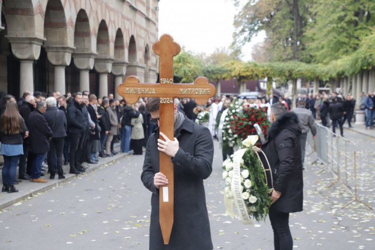 Tužna povorka na sahrani Milenije Mitrović