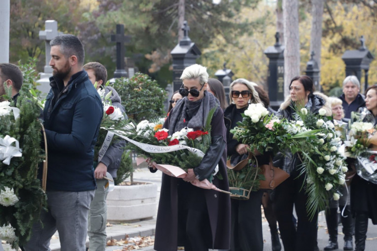 Tužna povorka na sahrani Milenije Mitrović