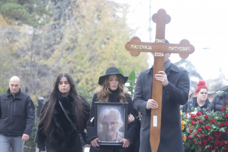Tužna povorka na sahrani Milenije Mitrović