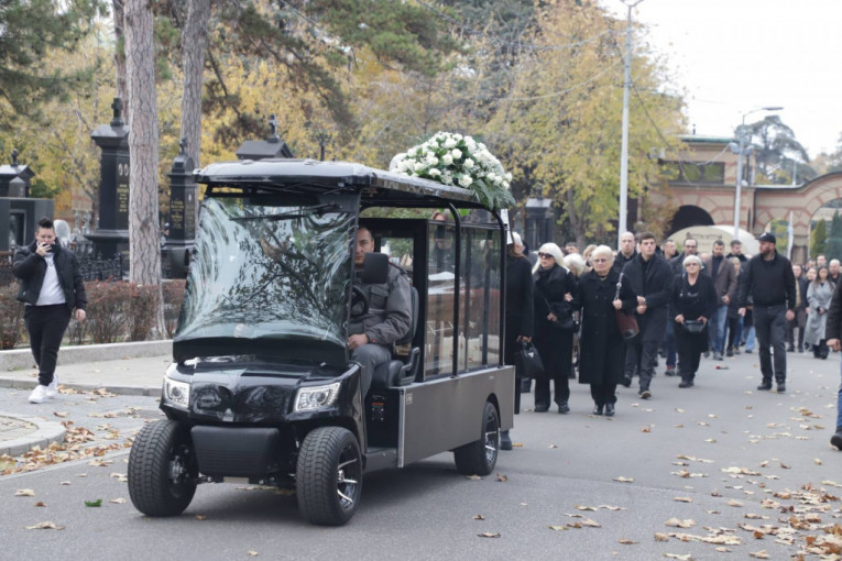 Tužna povorka na sahrani Milenije Mitrović