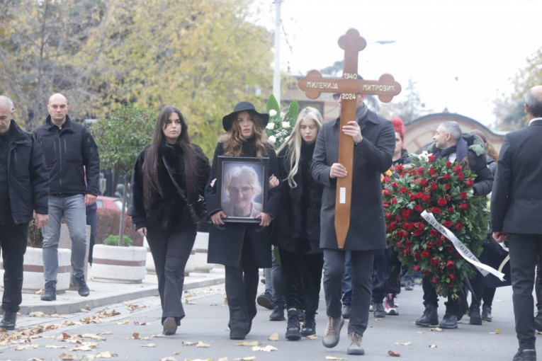 Tužna povorka na sahrani Milenije Mitrović