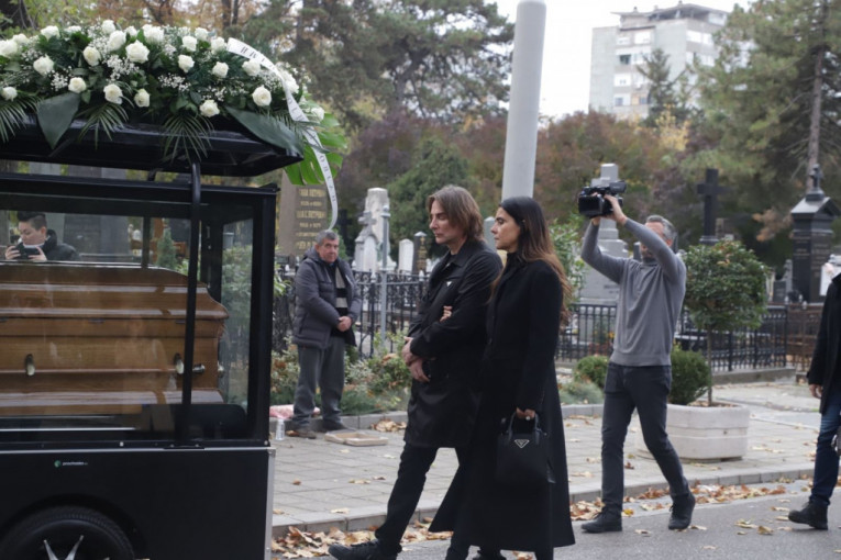 Tužna povorka na sahrani Milenije Mitrović