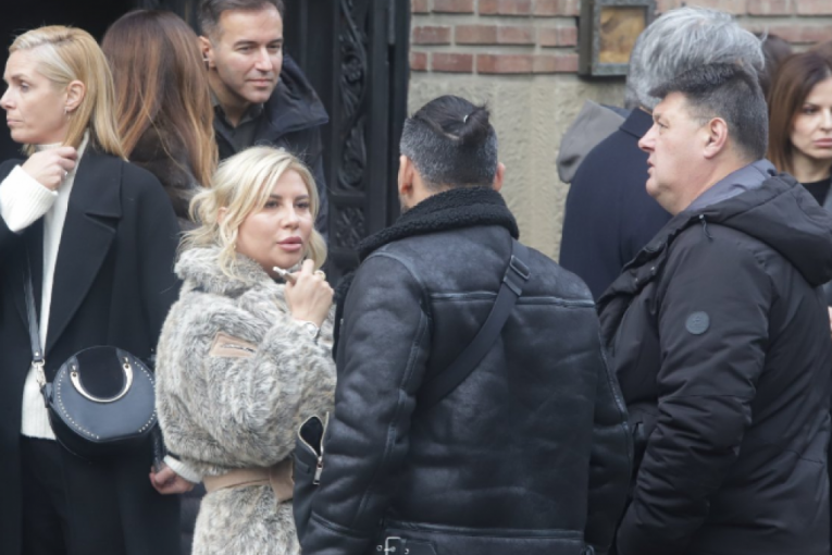 Dea Đurđević na sahrani majke Željka Mitrović