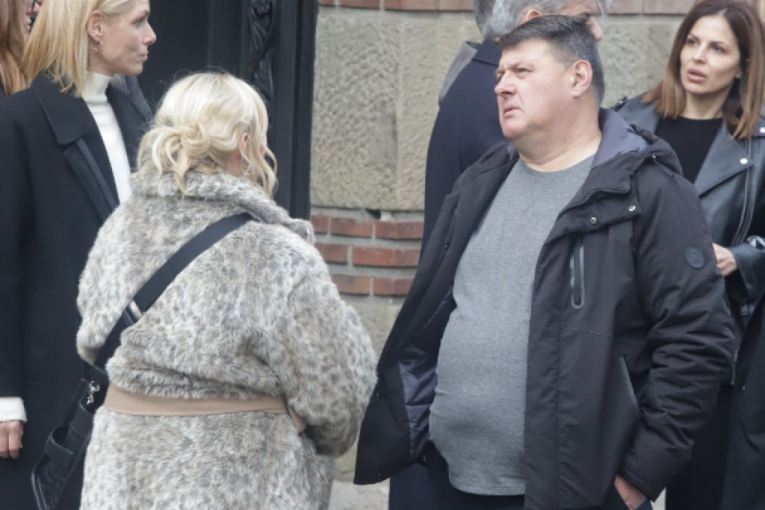 Dea Đurđević na sahrani majke Željka Mitrović