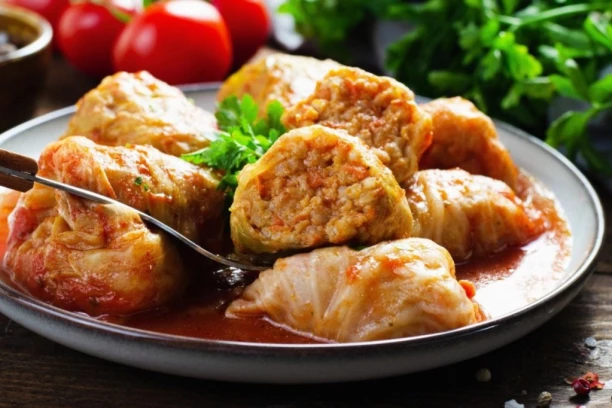 DOBRO OBRATITE PAŽNJU AKO SE NEKO ŽALI NA OMILJENU HRANU: Odbijanje sarme može biti simptom kobne bolesti