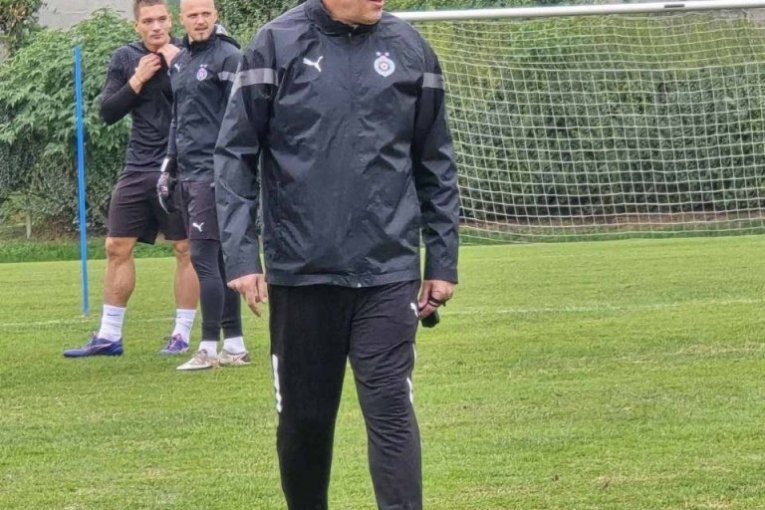 Pripreme za meč sa "čarapanima"