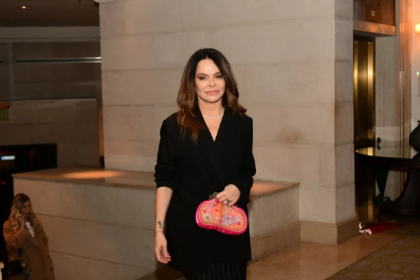 NAŠA GLUMICA (54) I DALJE SISA PALAC! Šok-priznanje čuvene lepotice!