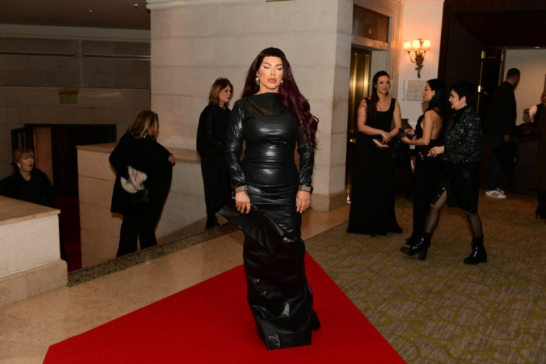 Seka šokirala promenom izgleda