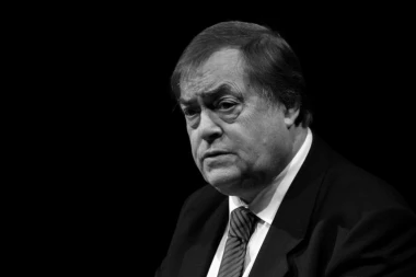 PREMINUO DŽON PRESKOT