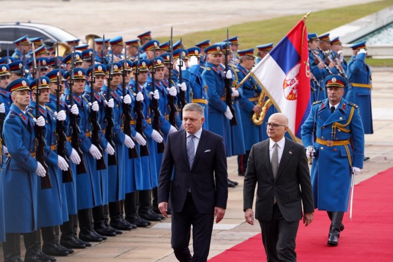 Svečani doček ispred Palate Srbija