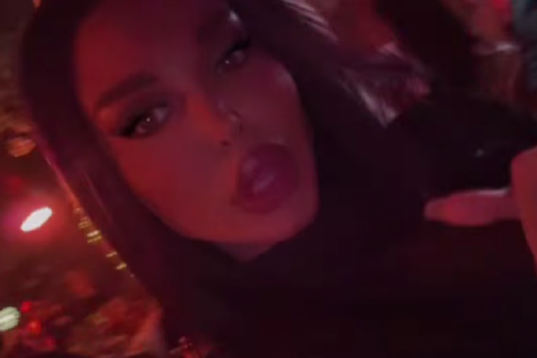 Maja Marinković na Karleušinom nastupu