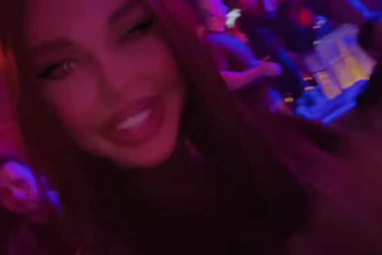 Maja Marinković na Karleušinom nastupu