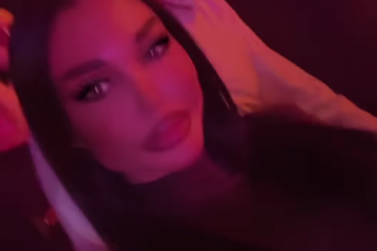 Maja Marinković na Karleušinom nastupu