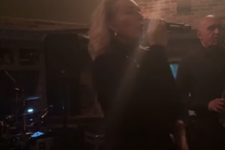 Lepa Brena zapevala na slavi