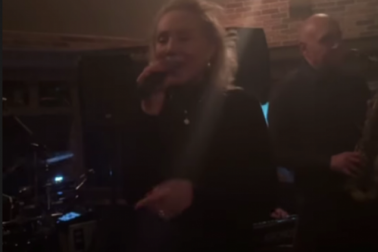 Lepa Brena zapevala na slavi