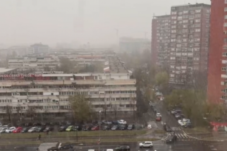 Ne smeta joj ni sneg