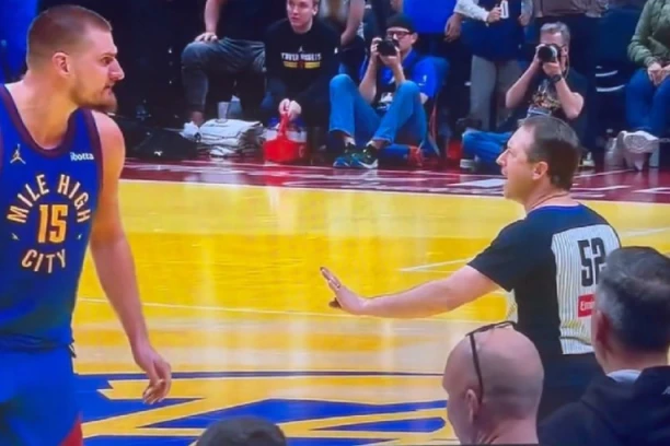 POMAHNITAO JE: Nikola Jokić izgubio živce - hteo je da zgromi sudiju! (VIDEO)