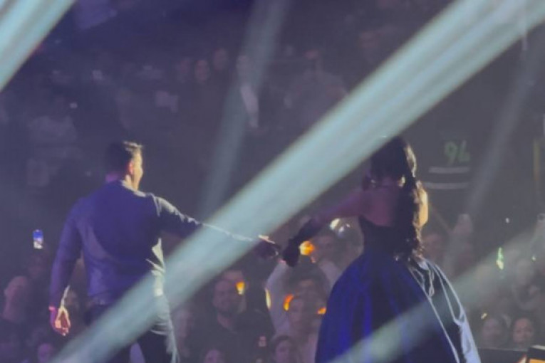 Tanju Savić iznenadio verenik pilot Muki Bešić na koncertu u Beogradskoj Areni