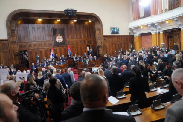 NASTAVLJENA SEDNICA o budžetu u parlamentu! OPOZICIJA PONOVO OMETA RAD