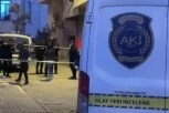 RASTE BROJ ŽRTAVA U MASAKRU U TURSKOJ! Pogledajte snimak pucnjave ispred restorana smrti - ZLOČINAC PRVO UBIO BIVŠU ŽENU, PA KRENUO DALJE DA SEJE SMRT! (UZNEMIRUJUĆI VIDEO)