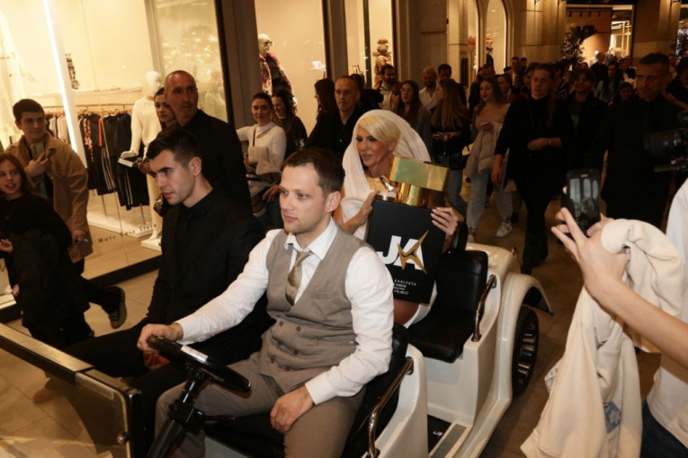 Jelena Karleuša na promociji parfema