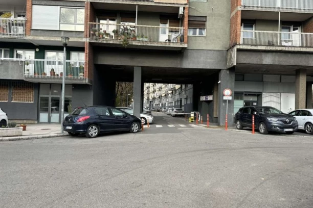 MOŽE LI DA SE PRODA ILI NASLEDI PARKING-MESTO ISPRED ZGRADE? Stručnjak objasnio: Jedno je neophodno razlikovati