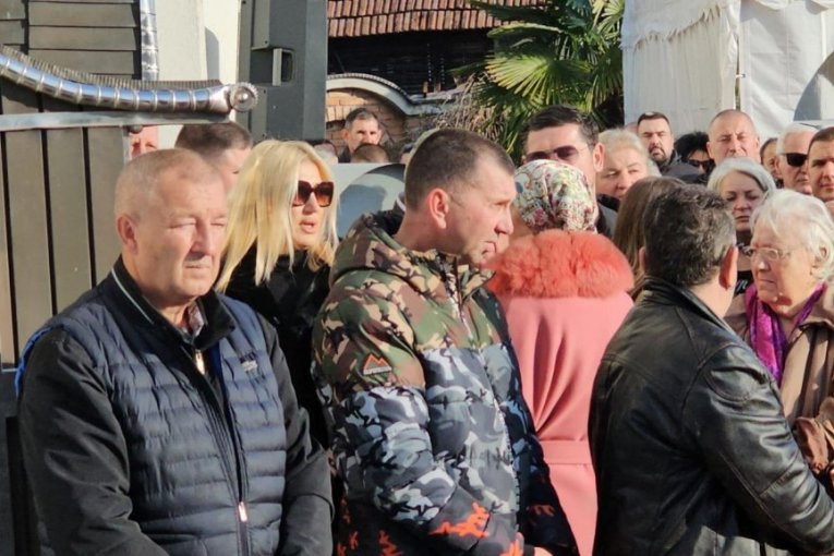 Lepa Lukić i Jovana Tipšin