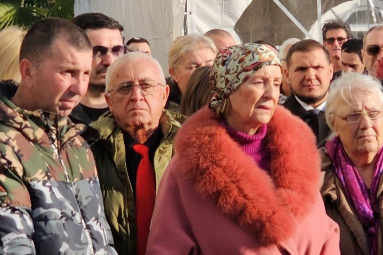 Lepa Lukić i Era Ojdanić