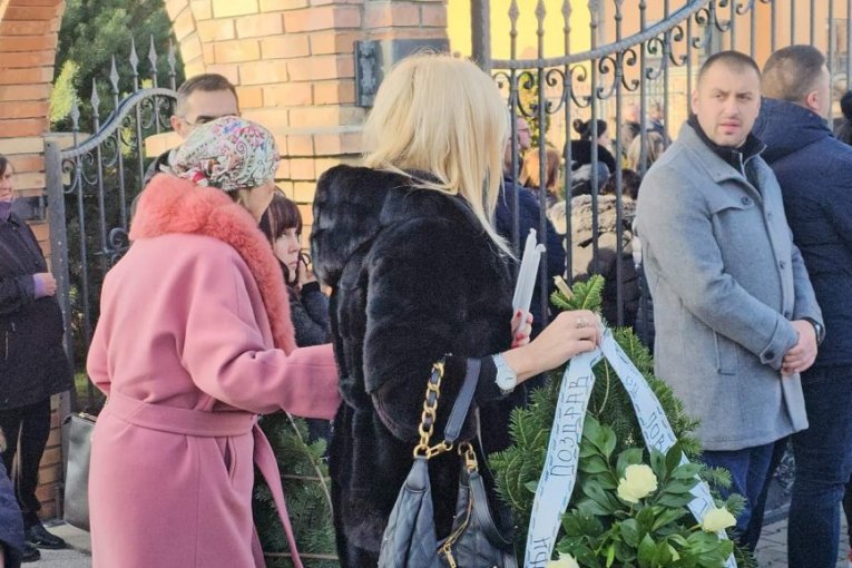 Lepa Lukić i Jovana Tipšin