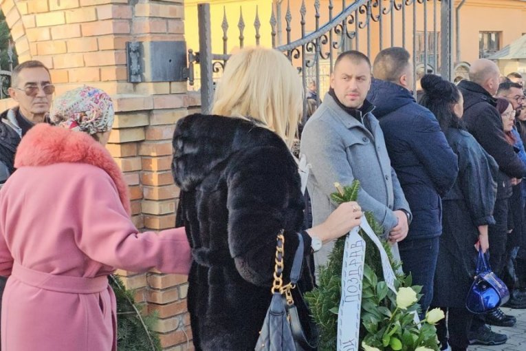 Lepa Lukić i Jovana Tipšin