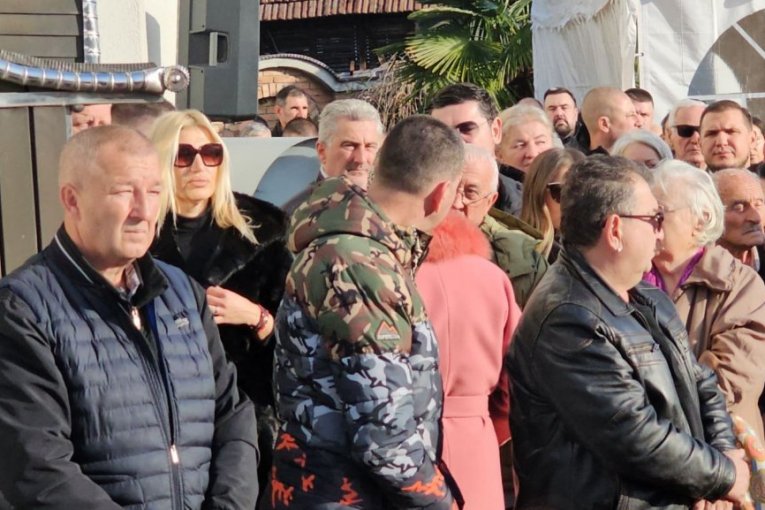 Lepa Lukić i Jovana Tipšin