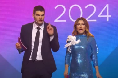 O NJENIM LAPSUSIMA BRUJI CEO REGION! Voditeljka "Montesonga" POBESNELA, izdala hitno saoštenje! (GALERIJA)